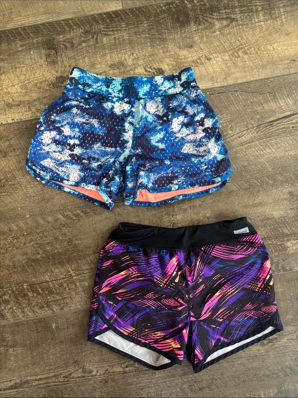 2 Short Sleeve Tees Black & White size 10/12 NWT +  2 pairs of shorts 10/12